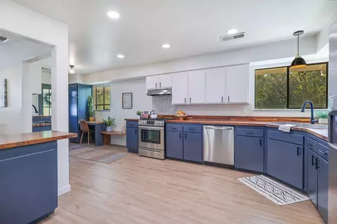 Kitchen - 2750 Potts Ln, Redding, CA 96001 photo 4 of 11