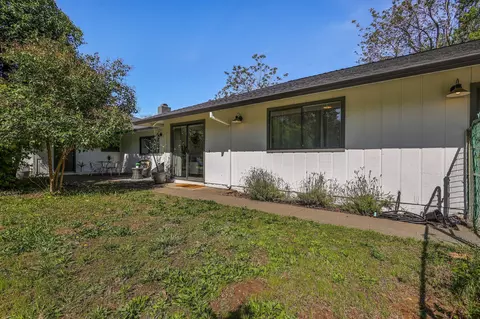 Exterior - 2750 Potts Ln, Redding, CA 96001 photo 11 of 14