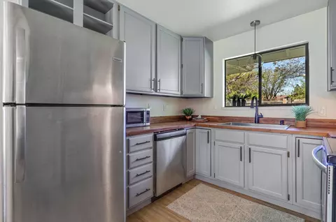 Kitchen - 2750 Potts Ln, Redding, CA 96001 photo 3 of 11