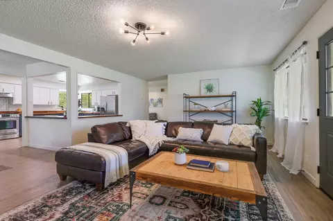 Living - 2750 Potts Ln, Redding, CA 96001 photo 4 of 15