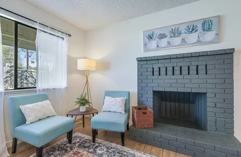 Living - 2750 Potts Ln, Redding, CA 96001 photo 6 of 15