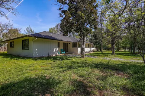 Exterior - 2750 Potts Ln, Redding, CA 96001 photo 13 of 14