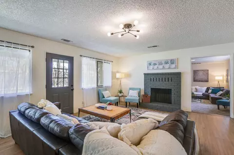 Living - 2750 Potts Ln, Redding, CA 96001 photo 5 of 15