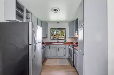 Kitchen - 2750 Potts Ln, Redding, CA 96001 photo 8 of 11
