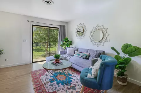 Living - 2750 Potts Ln, Redding, CA 96001 photo 14 of 15