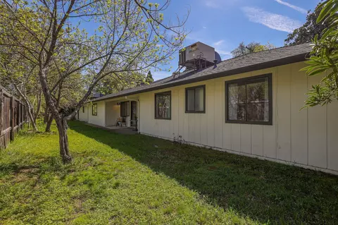 Exterior - 2750 Potts Ln, Redding, CA 96001 photo 12 of 14