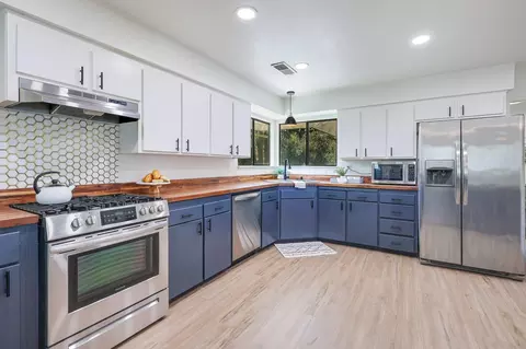 2750 Potts Ln, Redding, CA 96001