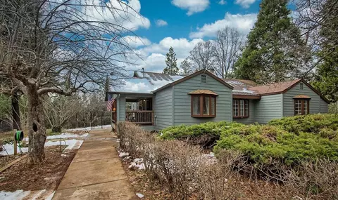 29413 Fenders Ferry Rd, Round Mountain, CA 96084
