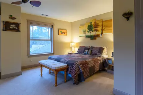 Bedroom - 2981 Lewiston Rd, Lewiston, CA 96052 photo 5 of 8