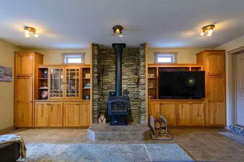 Living - 2981 Lewiston Rd, Lewiston, CA 96052 photo 2 of 8