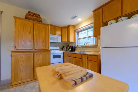 Kitchen - 2981 Lewiston Rd, Lewiston, CA 96052 photo 6 of 8