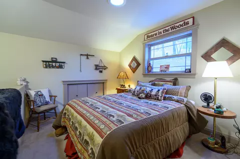 Bedroom - 2981 Lewiston Rd, Lewiston, CA 96052 photo 3 of 8
