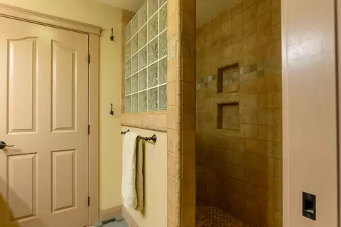 Bath - 2981 Lewiston Rd, Lewiston, CA 96052 photo 1 of 4