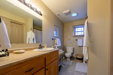 Bath - 2981 Lewiston Rd, Lewiston, CA 96052 photo 3 of 4