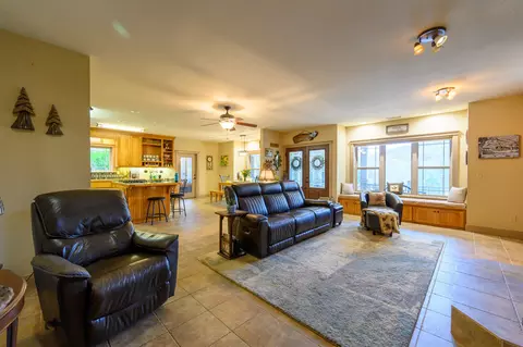 Living - 2981 Lewiston Rd, Lewiston, CA 96052 photo 3 of 8