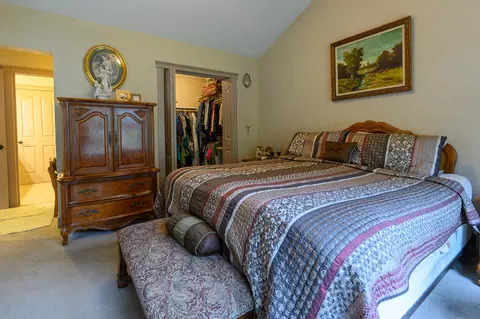 Bedroom - 2981 Lewiston Rd, Lewiston, CA 96052 photo 2 of 8