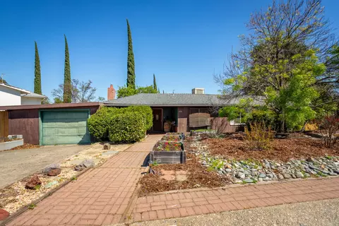 1591 Ridge Dr, Redding, CA 96001