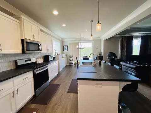 Kitchen - 936 Katmai Pl, Redding, CA 96001 photo 2 of 3