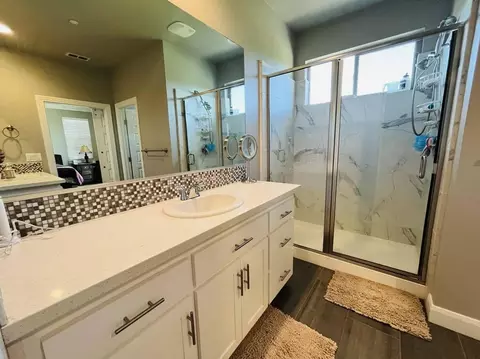 Bath - 936 Katmai Pl, Redding, CA 96001 photo 4 of 4
