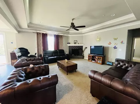 Living - 936 Katmai Pl, Redding, CA 96001 photo 2 of 4