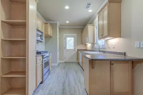 Kitchen - 2899 Lanning Ave, Redding, CA 96001 photo 2 of 4