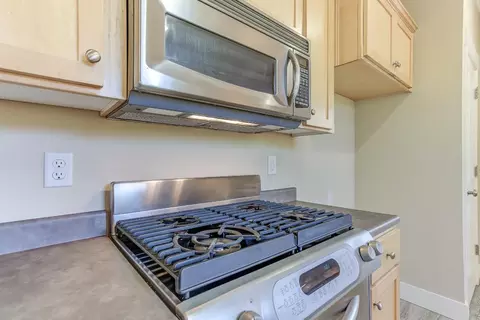 Kitchen - 2899 Lanning Ave, Redding, CA 96001 photo 4 of 4