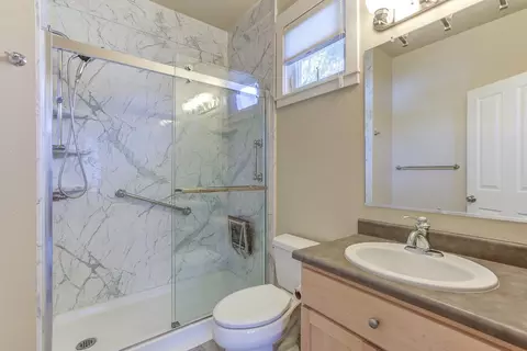 Bath - 2899 Lanning Ave, Redding, CA 96001 photo 1 of 4