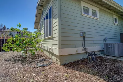 Exterior - 2899 Lanning Ave, Redding, CA 96001 photo 7 of 10