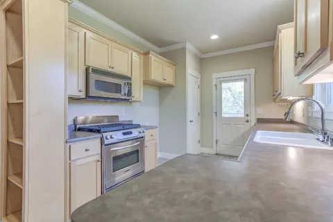 Kitchen - 2899 Lanning Ave, Redding, CA 96001 photo 3 of 4