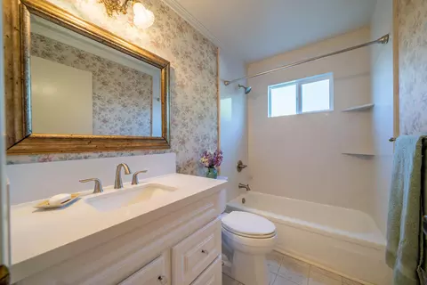 Bath - 1908 Meadowbrook Dr, Redding, CA 96001 photo 1 of 1