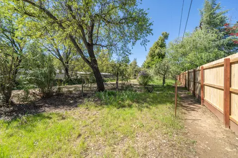 Exterior - 1908 Meadowbrook Dr, Redding, CA 96001 photo 14 of 19