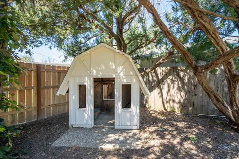 Exterior - 1908 Meadowbrook Dr, Redding, CA 96001 photo 13 of 19
