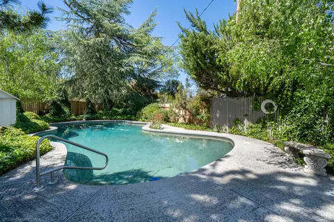 Exterior - 1908 Meadowbrook Dr, Redding, CA 96001 photo 5 of 19