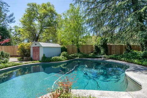 Exterior - 1908 Meadowbrook Dr, Redding, CA 96001 photo 6 of 19