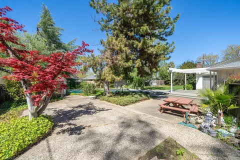 Exterior - 1908 Meadowbrook Dr, Redding, CA 96001 photo 8 of 19