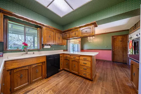 Kitchen - 1908 Meadowbrook Dr, Redding, CA 96001 photo 1 of 5