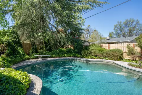 Exterior - 1908 Meadowbrook Dr, Redding, CA 96001 photo 4 of 19