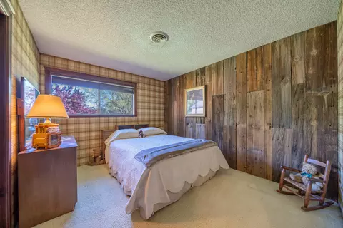 Bedroom - 1908 Meadowbrook Dr, Redding, CA 96001 photo 2 of 2
