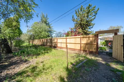 Exterior - 1908 Meadowbrook Dr, Redding, CA 96001 photo 16 of 19