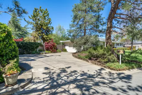 View/Area - 1908 Meadowbrook Dr, Redding, CA 96001 photo 2 of 3