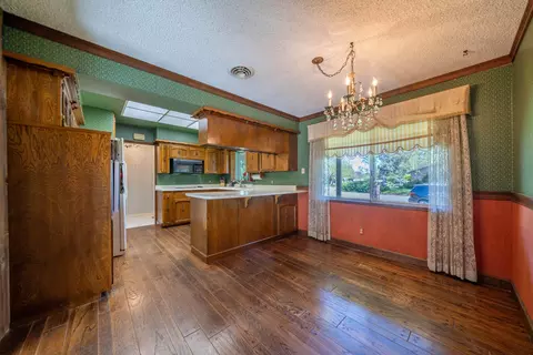 Kitchen - 1908 Meadowbrook Dr, Redding, CA 96001 photo 4 of 5