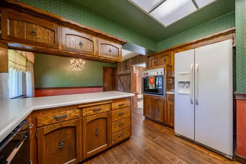 Kitchen - 1908 Meadowbrook Dr, Redding, CA 96001 photo 2 of 5