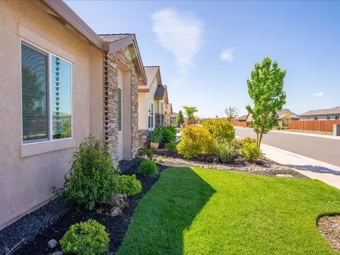 Exterior - 5430 Pajaro Pkwy, Redding, CA 96002 photo 5 of 5