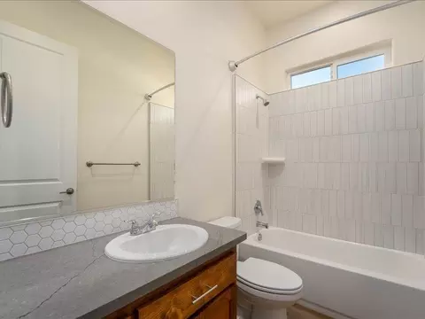 Bath - 5430 Pajaro Pkwy, Redding, CA 96002 photo 4 of 5
