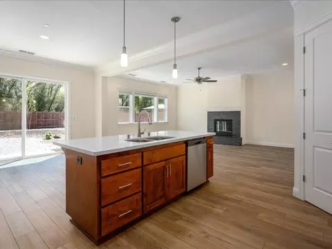 Kitchen - 5430 Pajaro Pkwy, Redding, CA 96002 photo 4 of 4