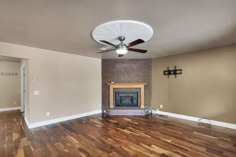 Living - 266 Mora Ct, Redding, CA 96003 photo 2 of 4