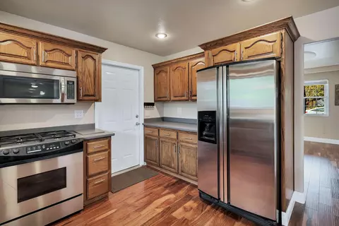 Kitchen - 266 Mora Ct, Redding, CA 96003 photo 4 of 7
