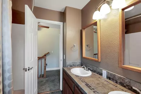 Bath - 266 Mora Ct, Redding, CA 96003 photo 8 of 9
