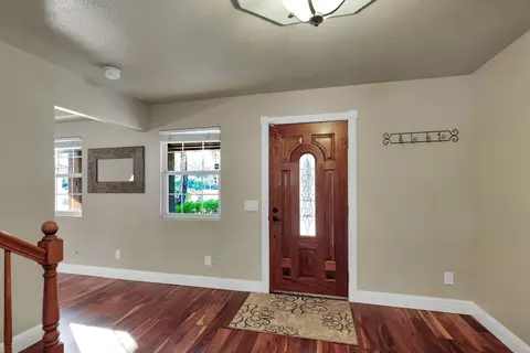 Entry Way - 266 Mora Ct, Redding, CA 96003 photo 1 of 2