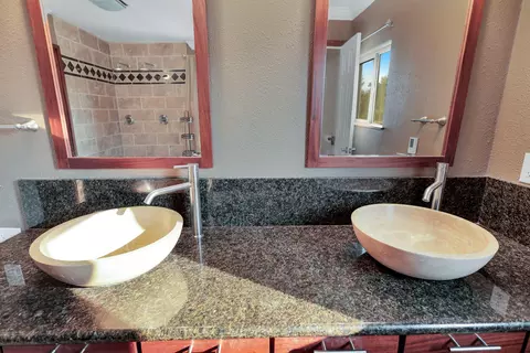 Bath - 266 Mora Ct, Redding, CA 96003 photo 4 of 9